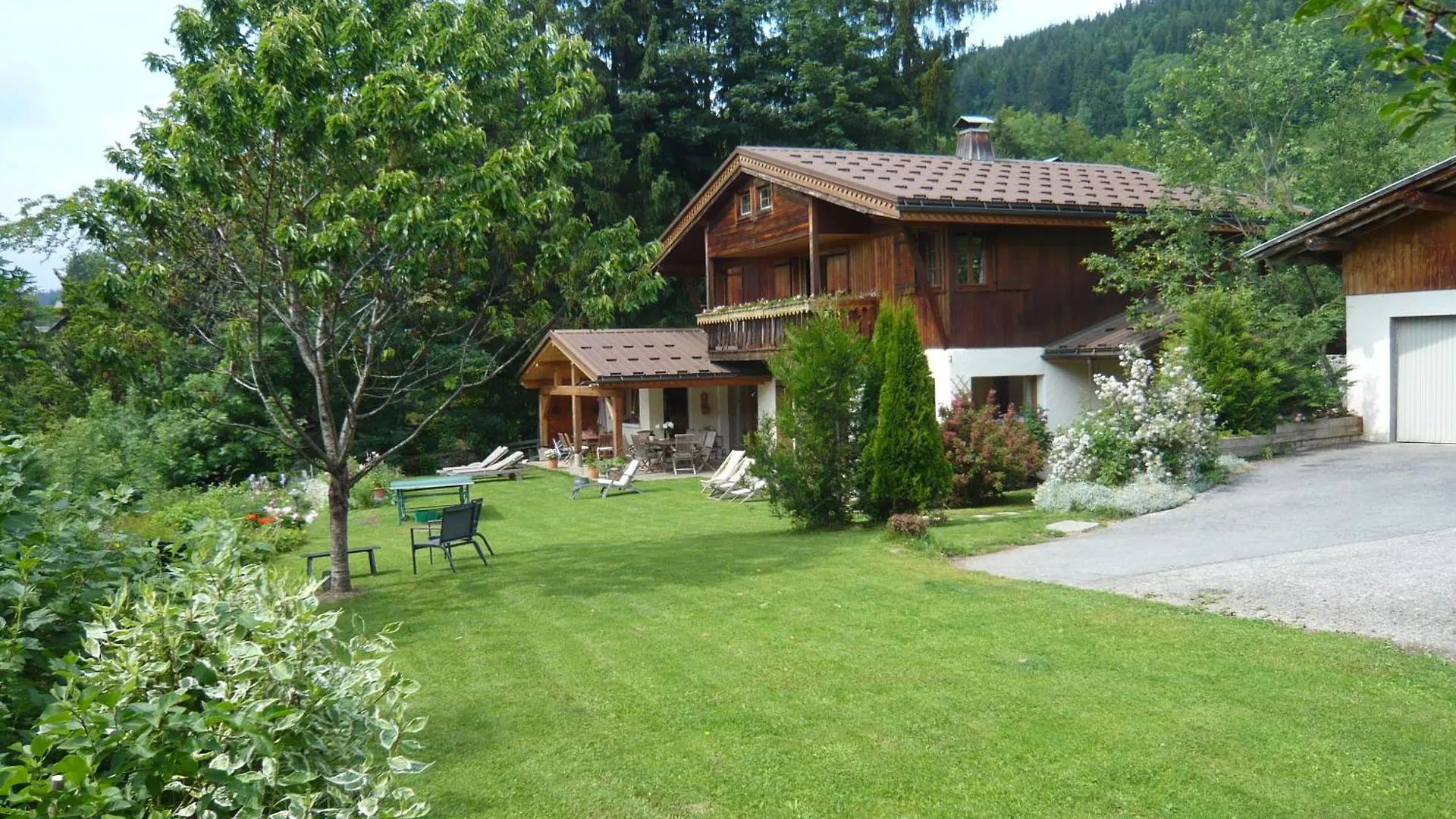 Apartment Appartement Dans Chalet Jardin Et Jacuzzi Saint-Jean-de-Sixt