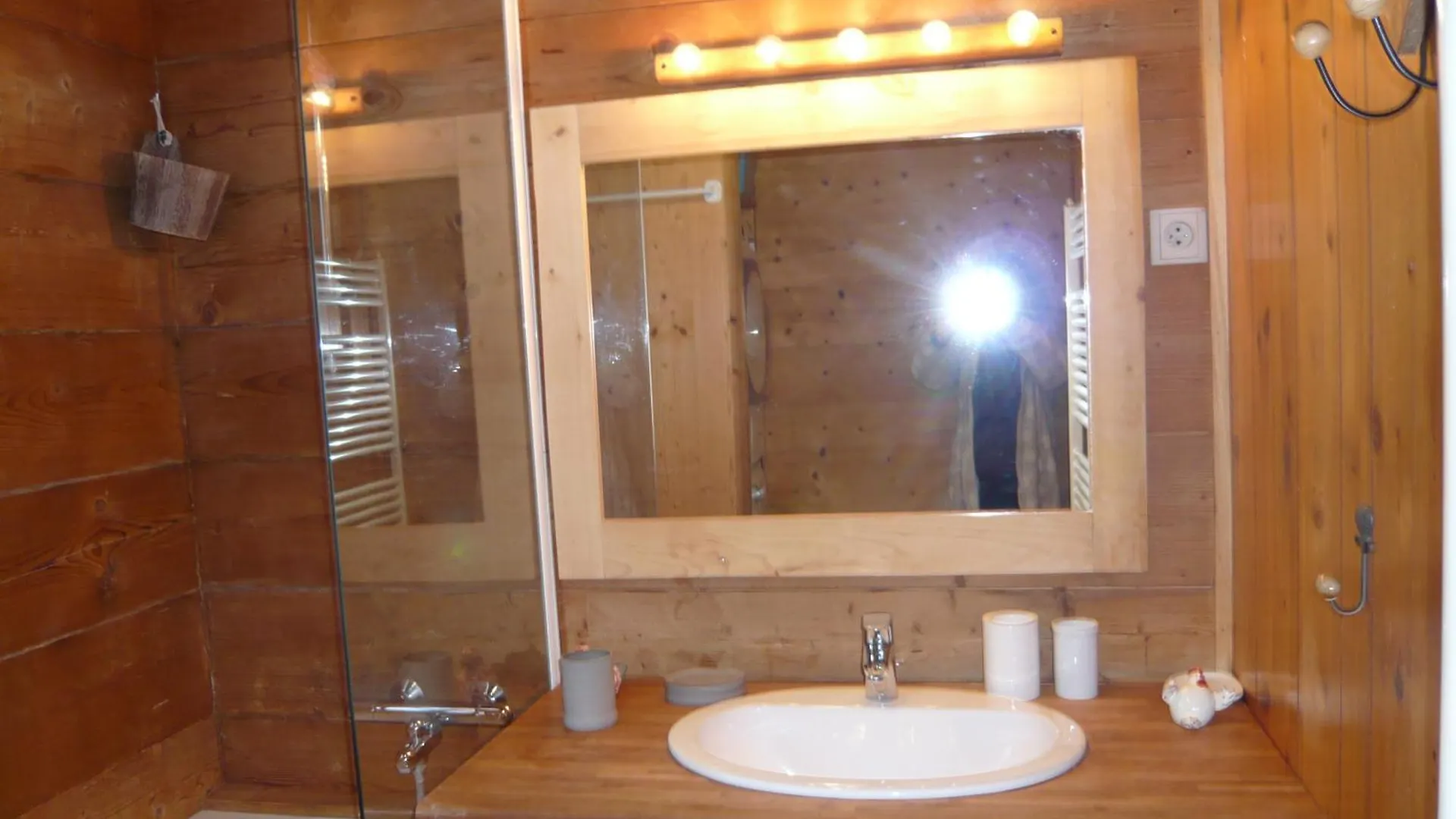 Appartement Dans Chalet Jardin Et Jacuzzi Saint-Jean-de-Sixt